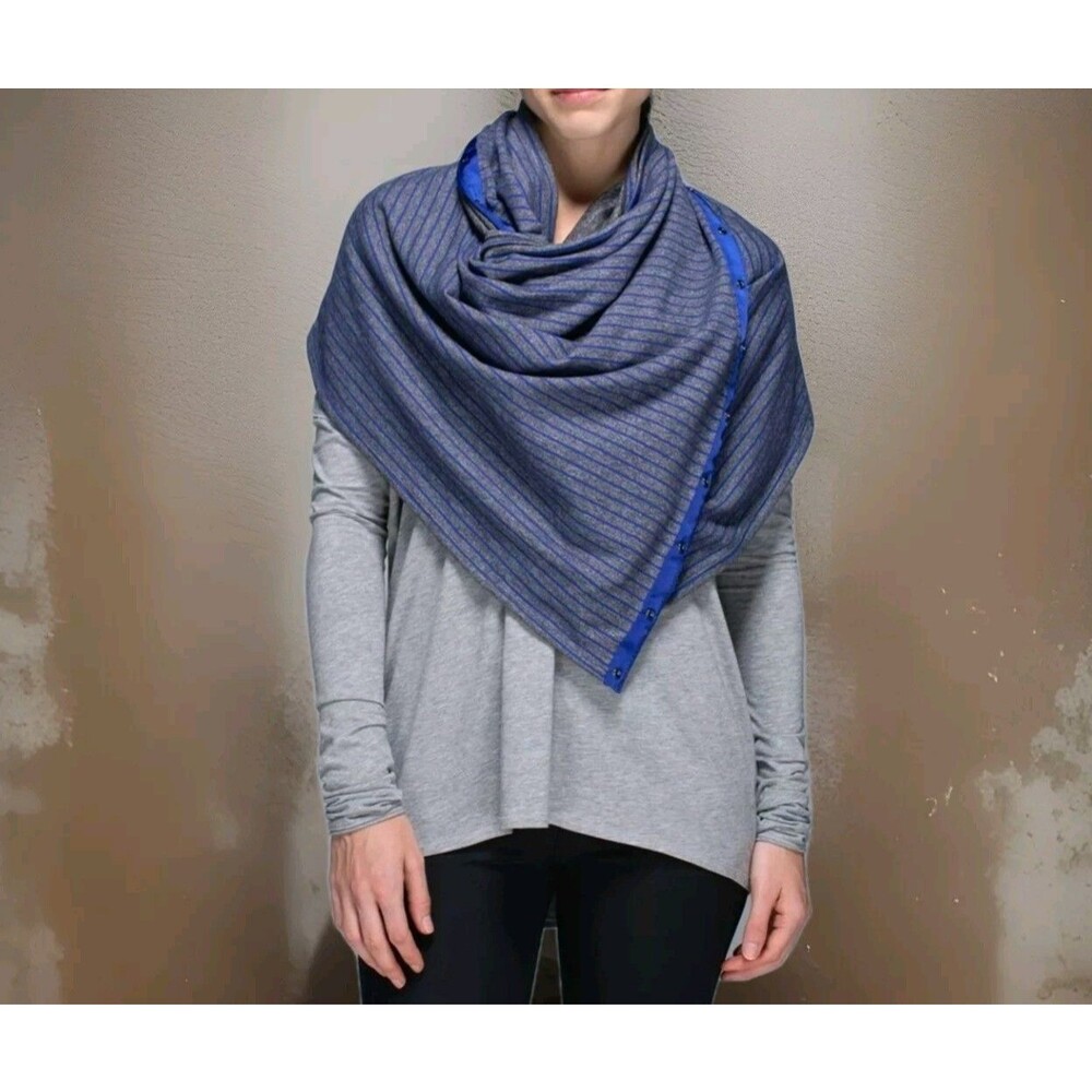Lululemon Vinyasa Scarf Blue Gray Striped Winter Fall Accessory